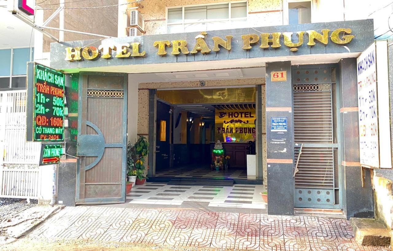 Tran Phung Khách sạn *